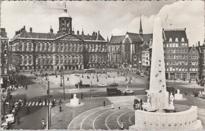AMSTERDAM - Dam met Koninklijk Paleis en Nationaal Monument