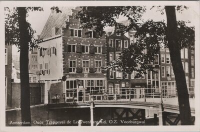 AMSTERDAM - Oude Trapgevel de Leeuwenburg a.d. O.Z. Voorburgwal