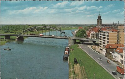 DEVENTER - Gezicht op Deventer met Wilhelminabrug