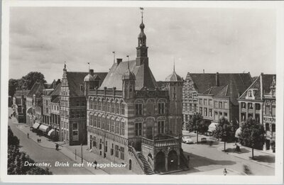 DEVENTER - Brink met Waaggebouw