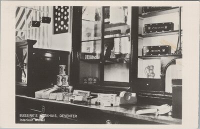 DEVENTER - Bussink's Koekhuis. Interieur winkel