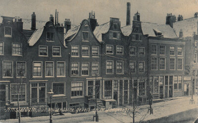 AMSTERDAM - Oud. Hollandsche gevels op de Looyersgracht