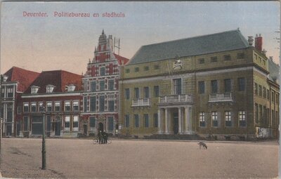 DEVENTER - Politiebureau en stadhuis