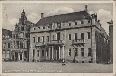 DEVENTER - Stadhuis met Politiebureau