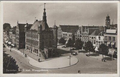 DEVENTER - Brink met Waaggebouw