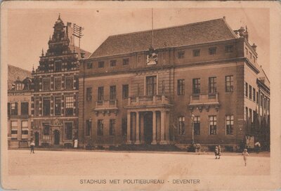 DEVENTER - Stadhuis met Politiebureau