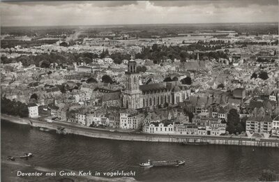 DEVENTER - met Grote Kerk in vogelvlucht