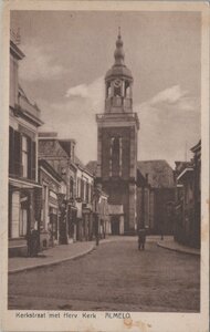 ALMELO - Kerkstraat met Herv. Kerk