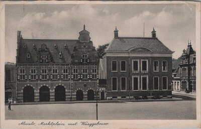 ALMELO - Marktplein met Waaggebouw
