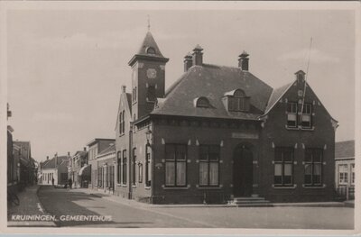 KRUININGEN - Gemeentehuis