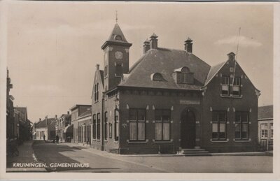 KRUININGEN - Gemeentehuis