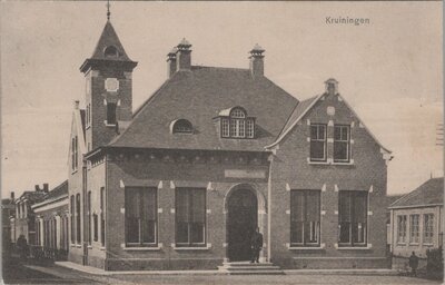KRUININGEN - Gemeentehuis