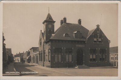 KRUININGEN - Gemeentehuis