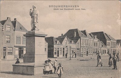 BROUWERSHAVEN - Markt met Standbeeld Jacob Cats