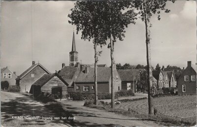 KWADENDAMME - Ingang van het dorp
