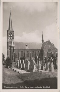KWADENDAMME - R.K. Kerk met gedeelte Kerkhof