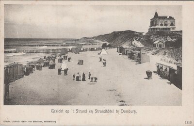 DOMBURG - Gezicht op 't Strand en Strandhotel te Domburg