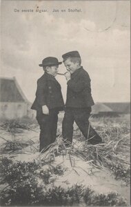 ZEELAND - De eerste sigaar. Jan en Stoffel