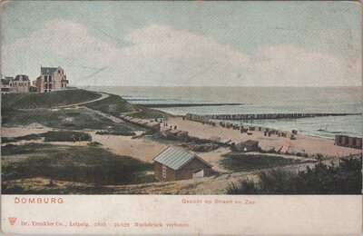 DOMBURG - Gezicht op Strand en Zee