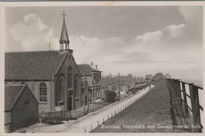 BRUINISSE - Noorddijk met Gereformeerde Kerk