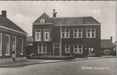BRUINISSE - Gemeentehuis