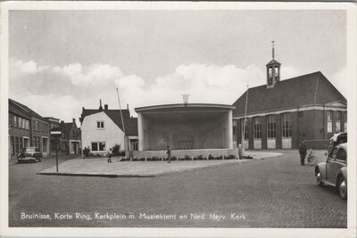 BRUINISSE - Korte Ring, Kerkplein m. Muziektent en Ned. Herv. Kerk