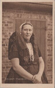 ZEEUWSCH - VLAANDEREN - Vrouw in Klederdracht