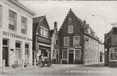 ST. MAARTENSDIJK - Markt hoek Kaaistraat