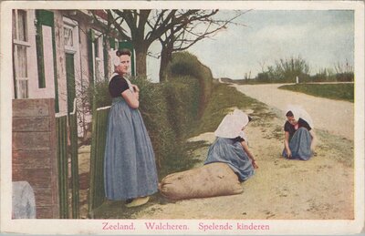 ZEELAND - Walcheren. Spelende kinderen