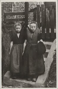 AXEL - Klederdrachten
