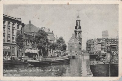 AMSTERDAM - Gezicht op de Munt vanaf Singel
