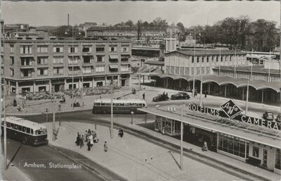 ARNHEM - Stationsplein