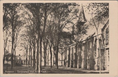 RENESSE - Dorpsplein met N.H. Kerk