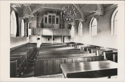 OOSTKAPELLE - Interieur Hervormde Kerk van Oostkapelle na de Restauratie