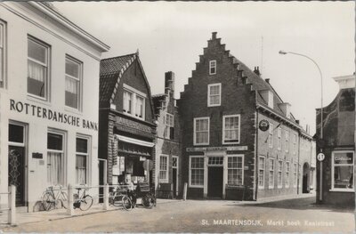 ST. MAARTENSDIJK - Markt hoek Kaaistraat