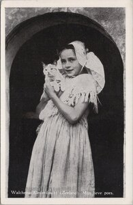 WALCHEREN - Klederdracht (Zeeland). Mijn lieve poes