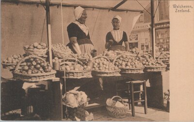 WALCHEREN - Markt, klederdracht