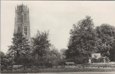ZALTBOMMEL - ST. Maartenstoren met fontein