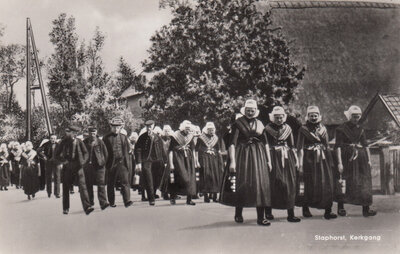 STAPHORST - Kerkgang