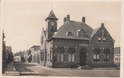 KRUININGEN - Gemeentehuis