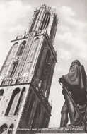 UTRECHT - Domtoren met Standbeeld Graaf Jan van Nassau