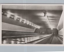 ROTTERDAM - Maastunnel - Roltrappen van boven naar beneden