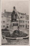 ROERMOND - Standbeeld van Dr. P. J. H. Cuypers