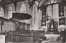 OOSTHUIZEN EN HOBREDE - Preekstoel van (1664) in monumentaal Kerkgebouw