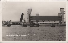 KRIMPEN - De Stormvloedkering en de Algera-brug over de Hollanse IJssel