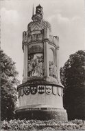 BREDA - Monument bij ingang Valkenberg