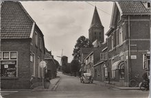 ZEDDAM - Boven - Dorpstraat met Bergtotren, molen en R. K. Kerk
