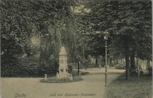 GOUDA - Park met Houtman - Monument