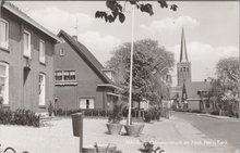 MAURIK - Gemeentehuis en Ned. Herv. Kerk