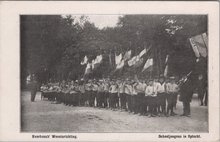 NEERBOSCH - Weesinrichting. Schooljongens in optocht